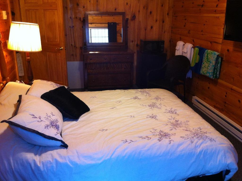 Lake Lauzon Resort Blind River Oda fotoğraf